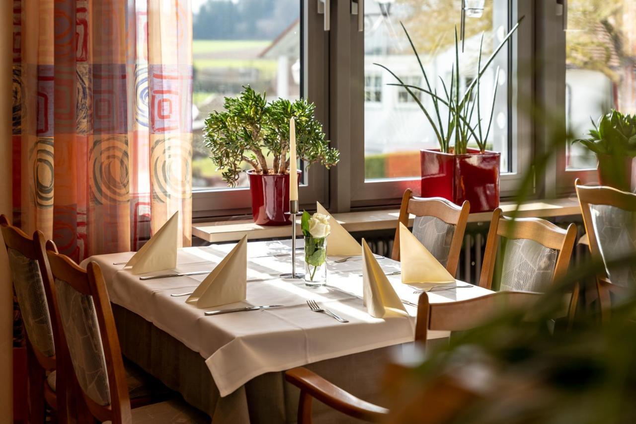 ניידרסטוטזינגן Gasthaus Hotel Zum Mohren מראה חיצוני תמונה
